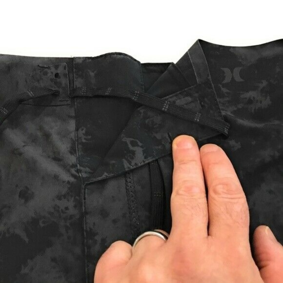 (SOLD) Hurley Mens Black Gray Board Shorts Swim - Picture 3 of 6